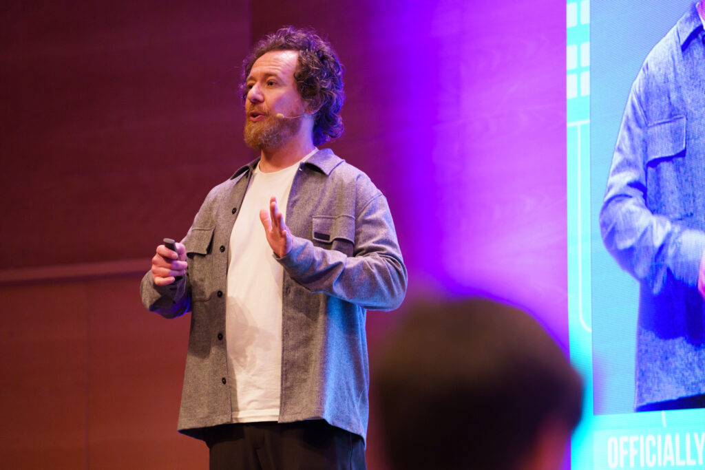 Jasper de Vries from Coolgradient pitching their solution to investor jury. 