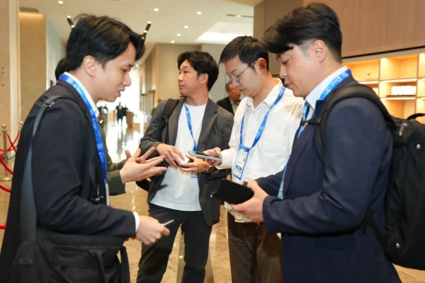 energy-tech-summit-asia-2026-18-attendees-exchanging-contacts Energy Tech Summit Asia 2026 – Attendees exchanging contacts